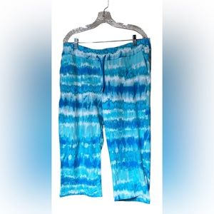 Weekends by Chico’s Blue Tie-dye capri pants size 2